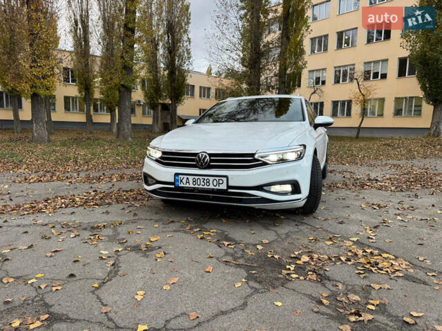 Фольксваген Пассат 2020 в Киеве на Automoto.ua Белый Фольксваген Пассат, объемом двигателя 1.97 л и пробегом 205 тыс. км за 18500 $, фото 3 на Automoto.ua