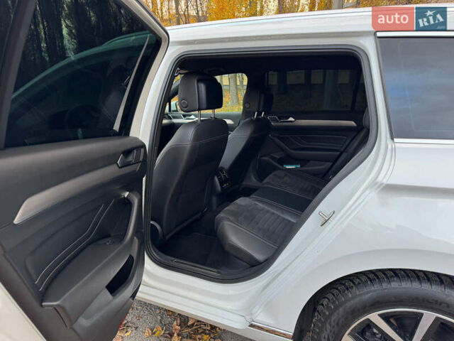 Фольксваген Пассат 2020 в Киеве на Automoto.ua Белый Фольксваген Пассат, объемом двигателя 1.97 л и пробегом 205 тыс. км за 18500 $, фото 14 на Automoto.ua