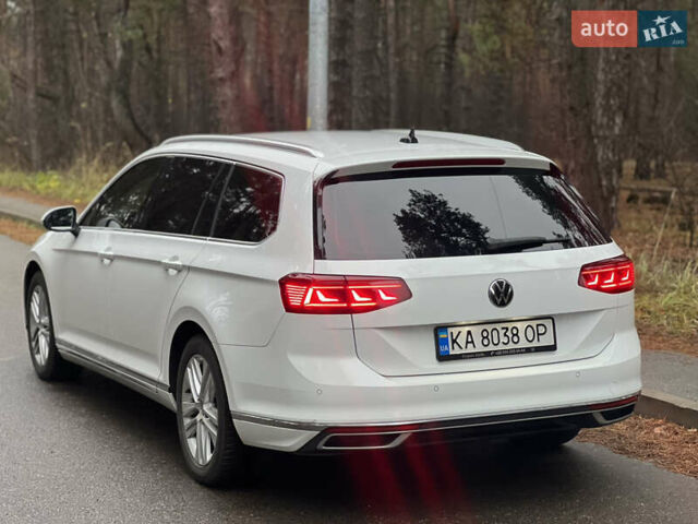 Белый Фольксваген Пассат, объемом двигателя 2 л и пробегом 205 тыс. км за 21955 $, фото 11 на Automoto.ua