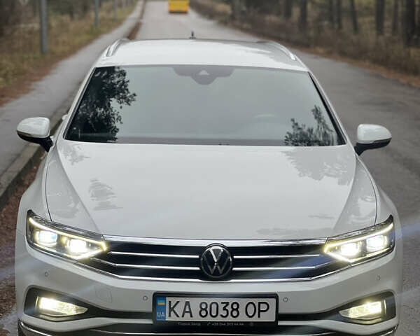 Белый Фольксваген Пассат, объемом двигателя 2 л и пробегом 205 тыс. км за 21955 $, фото 5 на Automoto.ua