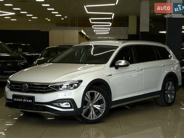 Белый Фольксваген Пассат, объемом двигателя 1.97 л и пробегом 226 тыс. км за 22999 $, фото 2 на Automoto.ua