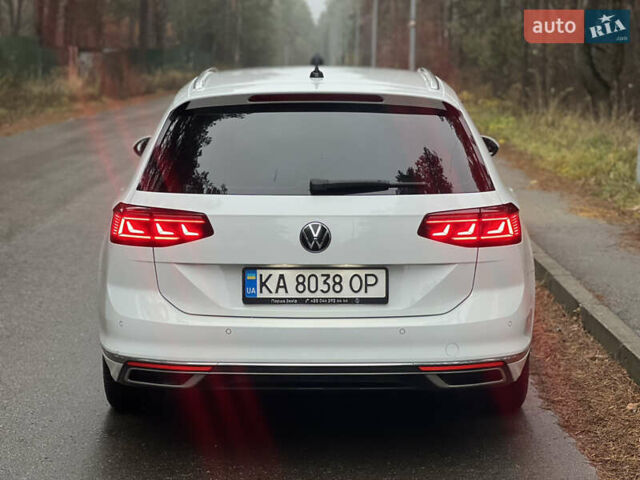 Белый Фольксваген Пассат, объемом двигателя 2 л и пробегом 205 тыс. км за 21955 $, фото 12 на Automoto.ua