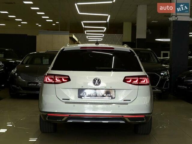 Белый Фольксваген Пассат, объемом двигателя 1.97 л и пробегом 226 тыс. км за 22999 $, фото 5 на Automoto.ua