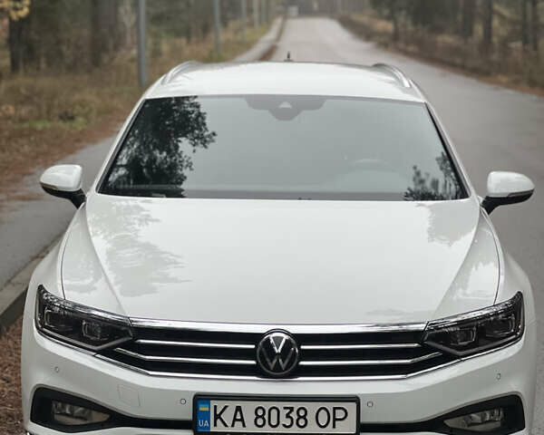 Белый Фольксваген Пассат, объемом двигателя 2 л и пробегом 205 тыс. км за 21955 $, фото 2 на Automoto.ua