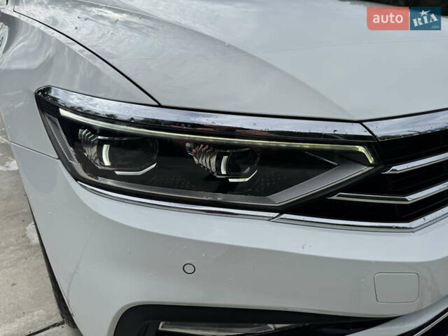 Білий Фольксваген Пассат, об'ємом двигуна 1.97 л та пробігом 205 тис. км за 22900 $, фото 14 на Automoto.ua