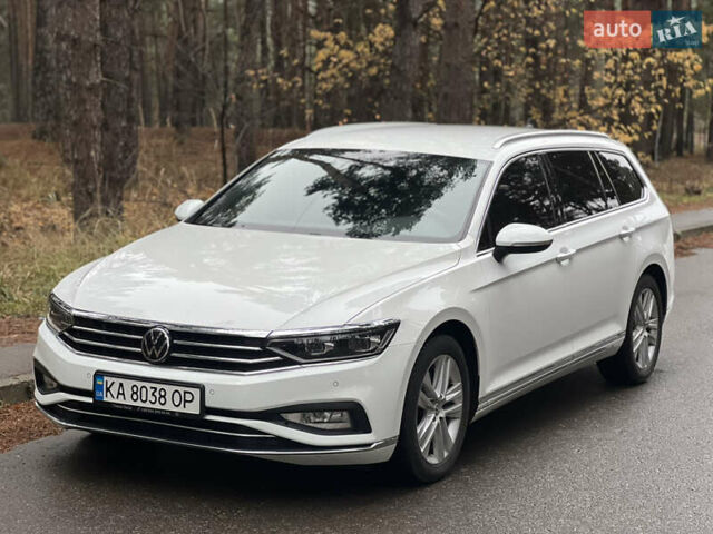 Белый Фольксваген Пассат, объемом двигателя 2 л и пробегом 205 тыс. км за 21955 $, фото 3 на Automoto.ua