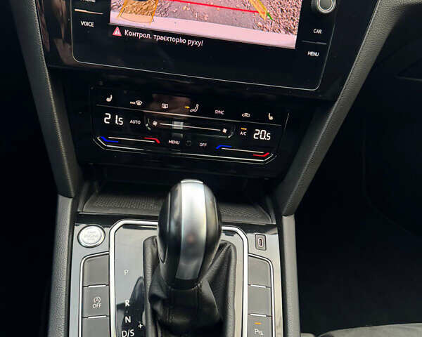 Фольксваген Пассат 2020 в Киеве на Automoto.ua Белый Фольксваген Пассат, объемом двигателя 1.97 л и пробегом 205 тыс. км за 18500 $, фото 11 на Automoto.ua
