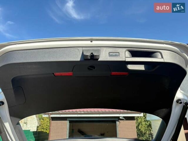 Белый Фольксваген Пассат, объемом двигателя 1.97 л и пробегом 172 тыс. км за 25700 $, фото 8 на Automoto.ua