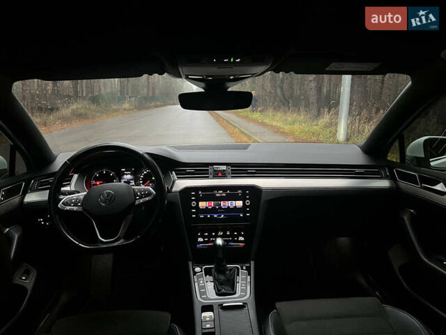 Белый Фольксваген Пассат, объемом двигателя 2 л и пробегом 205 тыс. км за 21955 $, фото 21 на Automoto.ua