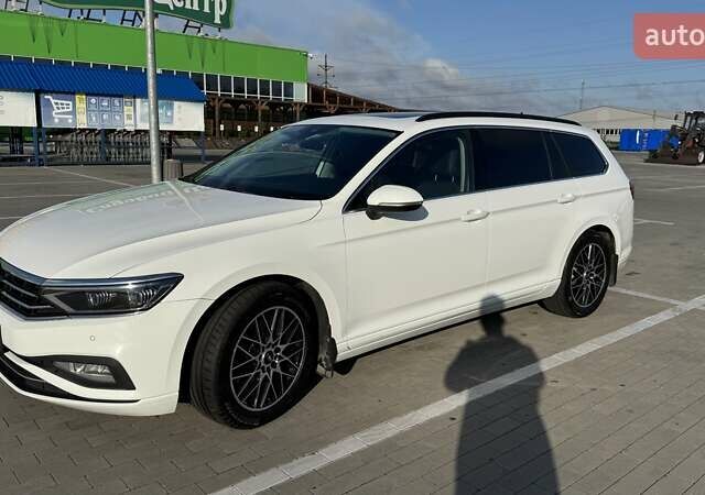 Белый Фольксваген Пассат, объемом двигателя 1.97 л и пробегом 225 тыс. км за 23400 $, фото 6 на Automoto.ua
