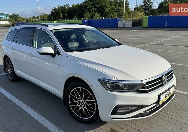 Белый Фольксваген Пассат, объемом двигателя 1.97 л и пробегом 225 тыс. км за 23400 $, фото 1 на Automoto.ua