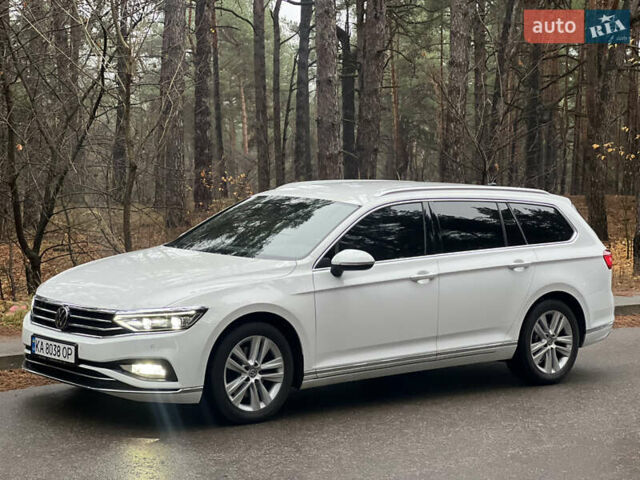 Белый Фольксваген Пассат, объемом двигателя 2 л и пробегом 205 тыс. км за 21955 $, фото 6 на Automoto.ua
