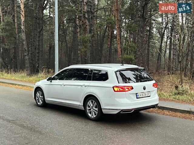 Белый Фольксваген Пассат, объемом двигателя 2 л и пробегом 205 тыс. км за 21955 $, фото 19 на Automoto.ua