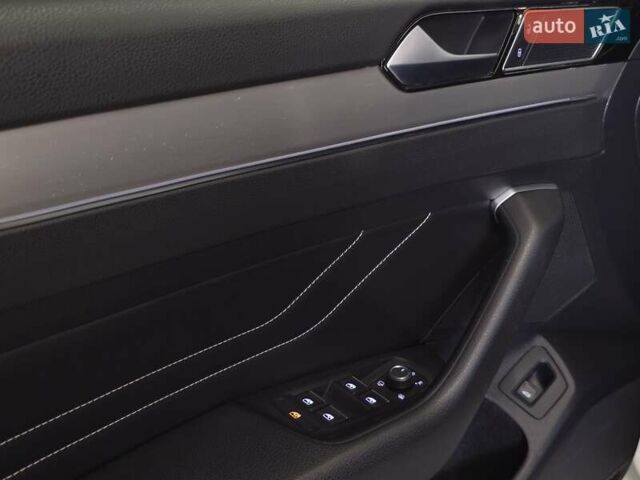 Белый Фольксваген Пассат, объемом двигателя 1.97 л и пробегом 226 тыс. км за 22999 $, фото 6 на Automoto.ua