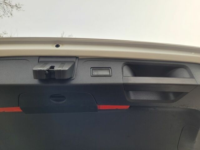 Білий Фольксваген Пассат, об'ємом двигуна 2 л та пробігом 260 тис. км за 18990 $, фото 18 на Automoto.ua