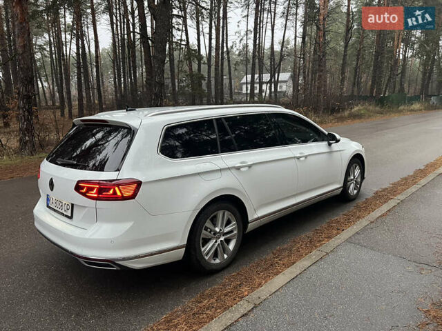 Белый Фольксваген Пассат, объемом двигателя 2 л и пробегом 205 тыс. км за 21955 $, фото 15 на Automoto.ua