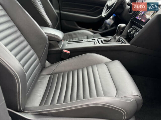 Белый Фольксваген Пассат, объемом двигателя 1.97 л и пробегом 186 тыс. км за 24200 $, фото 27 на Automoto.ua