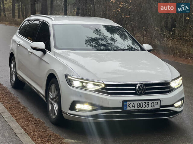 Белый Фольксваген Пассат, объемом двигателя 2 л и пробегом 205 тыс. км за 21955 $, фото 4 на Automoto.ua