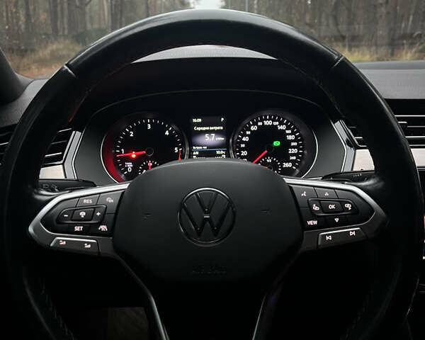 Белый Фольксваген Пассат, объемом двигателя 2 л и пробегом 205 тыс. км за 21955 $, фото 31 на Automoto.ua