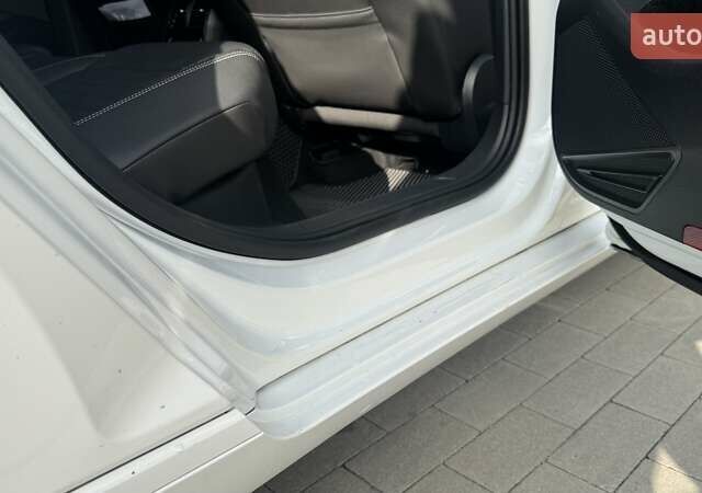 Белый Фольксваген Пассат, объемом двигателя 1.97 л и пробегом 225 тыс. км за 23400 $, фото 63 на Automoto.ua