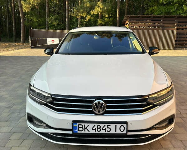 Белый Фольксваген Пассат, объемом двигателя 1.98 л и пробегом 240 тыс. км за 21000 $, фото 3 на Automoto.ua
