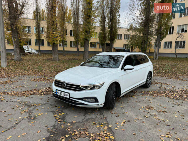 Фольксваген Пассат 2020 в Киеве на Automoto.ua Белый Фольксваген Пассат, объемом двигателя 1.97 л и пробегом 205 тыс. км за 18500 $, фото 1 на Automoto.ua