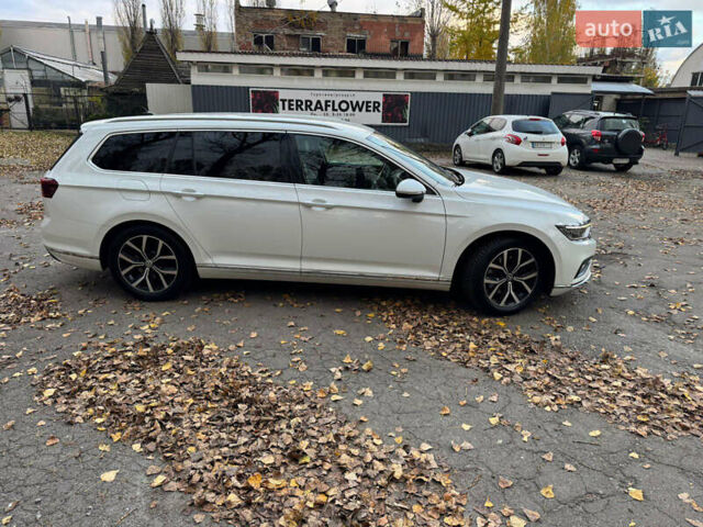 Фольксваген Пассат 2020 в Киеве на Automoto.ua Белый Фольксваген Пассат, объемом двигателя 1.97 л и пробегом 205 тыс. км за 18500 $, фото 4 на Automoto.ua