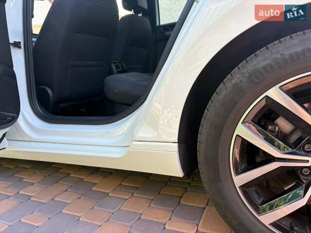 Белый Фольксваген Пассат, объемом двигателя 1.97 л и пробегом 172 тыс. км за 25700 $, фото 19 на Automoto.ua