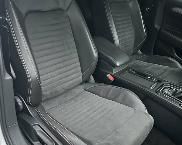 Белый Фольксваген Пассат, объемом двигателя 2 л и пробегом 205 тыс. км за 21955 $, фото 24 на Automoto.ua