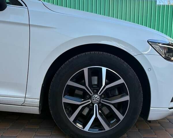 Белый Фольксваген Пассат, объемом двигателя 1.97 л и пробегом 172 тыс. км за 25700 $, фото 4 на Automoto.ua