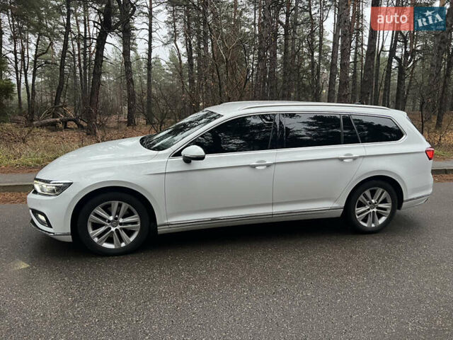 Белый Фольксваген Пассат, объемом двигателя 2 л и пробегом 205 тыс. км за 21955 $, фото 17 на Automoto.ua