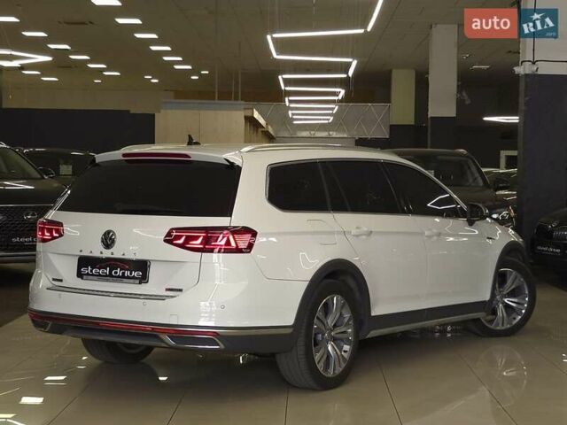 Белый Фольксваген Пассат, объемом двигателя 1.97 л и пробегом 226 тыс. км за 22999 $, фото 3 на Automoto.ua