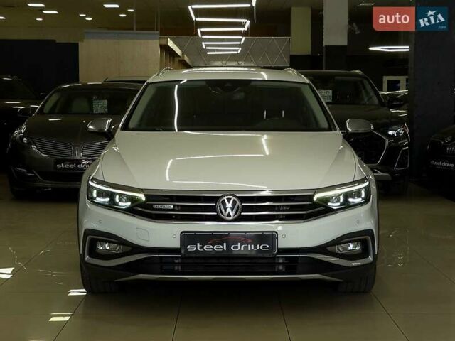 Белый Фольксваген Пассат, объемом двигателя 1.97 л и пробегом 226 тыс. км за 22999 $, фото 4 на Automoto.ua