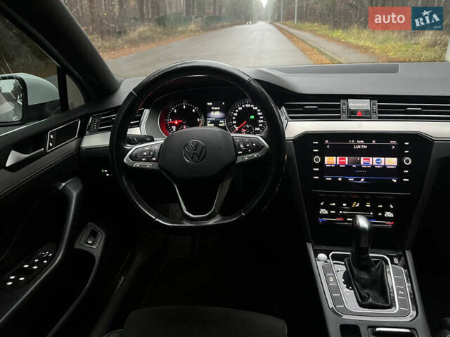 Белый Фольксваген Пассат, объемом двигателя 2 л и пробегом 205 тыс. км за 21955 $, фото 22 на Automoto.ua