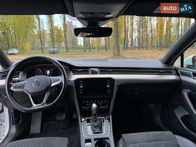 Фольксваген Пассат 2020 в Киеве на Automoto.ua Белый Фольксваген Пассат, объемом двигателя 1.97 л и пробегом 205 тыс. км за 18500 $, фото 13 на Automoto.ua