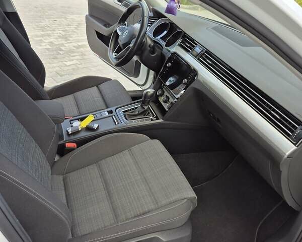 Білий Фольксваген Пассат, об'ємом двигуна 1.97 л та пробігом 218 тис. км за 18850 $, фото 32 на Automoto.ua