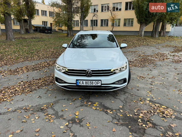 Фольксваген Пассат 2020 в Киеве на Automoto.ua Белый Фольксваген Пассат, объемом двигателя 1.97 л и пробегом 205 тыс. км за 18500 $, фото 2 на Automoto.ua