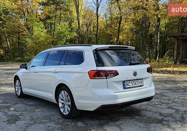 Білий Фольксваген Пассат, об'ємом двигуна 2 л та пробігом 214 тис. км за 18800 $, фото 2 на Automoto.ua