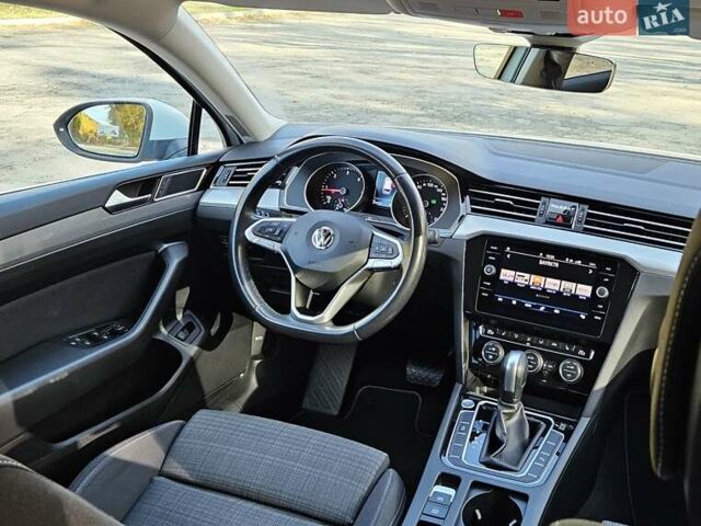 Білий Фольксваген Пассат, об'ємом двигуна 2 л та пробігом 214 тис. км за 18800 $, фото 33 на Automoto.ua