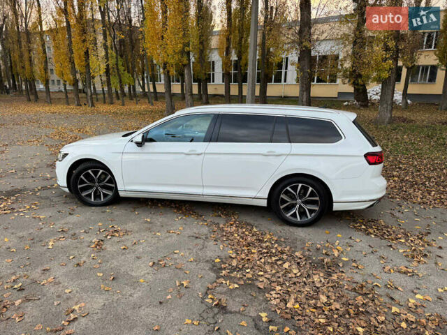 Фольксваген Пассат 2020 в Киеве на Automoto.ua Белый Фольксваген Пассат, объемом двигателя 1.97 л и пробегом 205 тыс. км за 18500 $, фото 5 на Automoto.ua