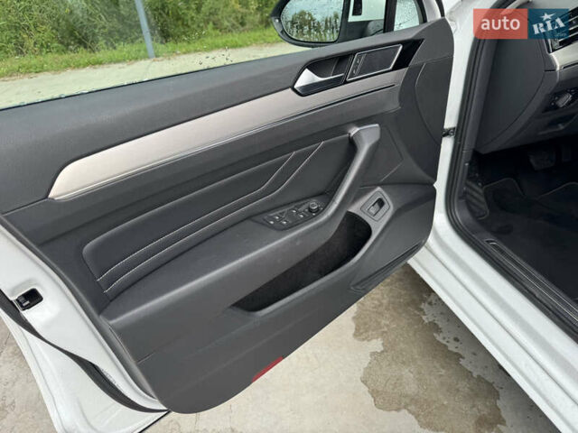 Білий Фольксваген Пассат, об'ємом двигуна 1.97 л та пробігом 205 тис. км за 22900 $, фото 13 на Automoto.ua