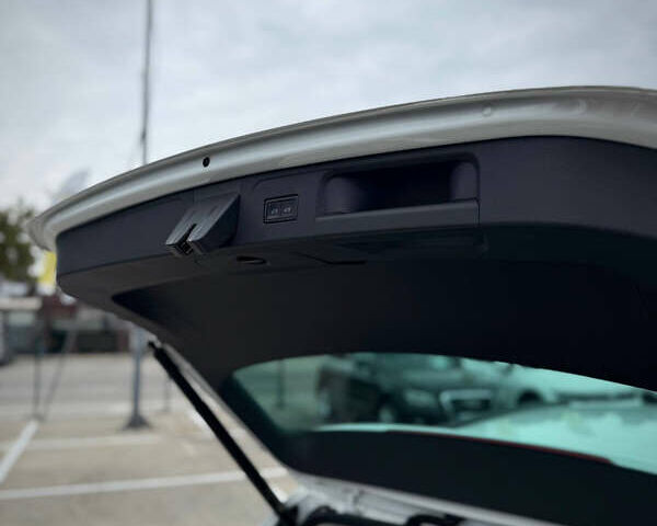 Фольксваген Пассат 2021 у Києві на Automoto.ua Білий Фольксваген Пассат, об'ємом двигуна 2 л та пробігом 107 тис. км за 32450 $, фото 50 на Automoto.ua