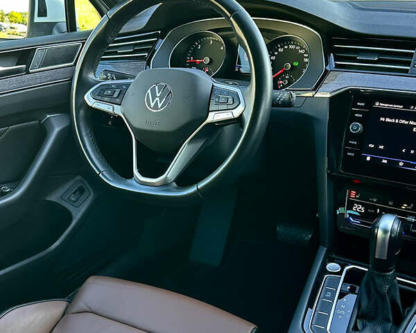 Фольксваген Пассат 2021 в Умани на Automoto.ua Белый Фольксваген Пассат, объемом двигателя 2 л и пробегом 155 тыс. км за 25000 $, фото 43 на Automoto.ua