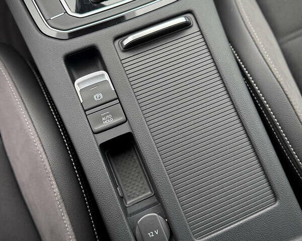 Фольксваген Пассат 2021 у Києві на Automoto.ua Білий Фольксваген Пассат, об'ємом двигуна 2 л та пробігом 107 тис. км за 32450 $, фото 39 на Automoto.ua