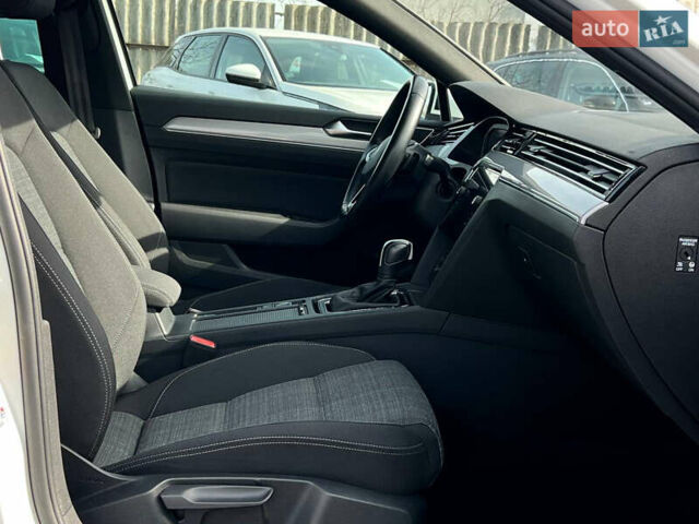 Фольксваген Пассат 2021 в Луцке на Automoto.ua Белый Фольксваген Пассат, объемом двигателя 1.97 л и пробегом 225 тыс. км за 25122 $, фото 27 на Automoto.ua