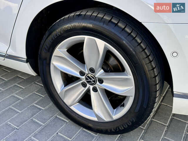Фольксваген Пассат 2021 в Умани на Automoto.ua Белый Фольксваген Пассат, объемом двигателя 2 л и пробегом 155 тыс. км за 25000 $, фото 51 на Automoto.ua