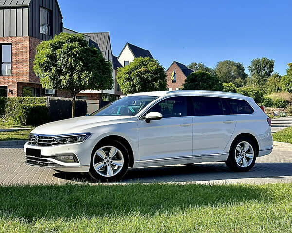 Фольксваген Пассат 2021 в Умани на Automoto.ua Белый Фольксваген Пассат, объемом двигателя 2 л и пробегом 155 тыс. км за 25000 $, фото 15 на Automoto.ua