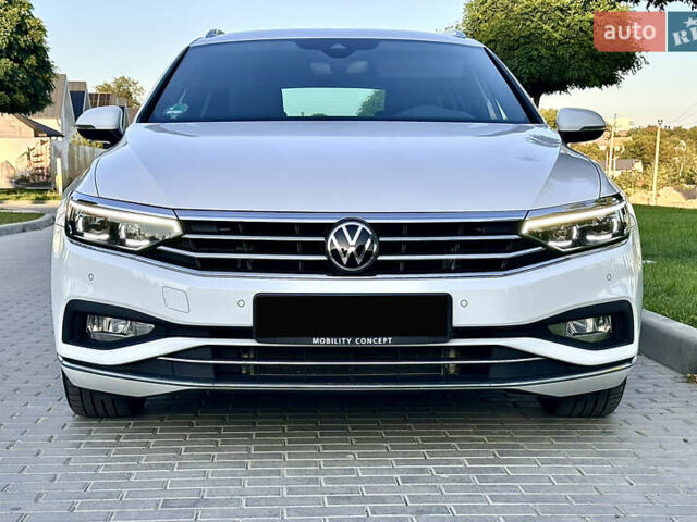 Фольксваген Пассат 2021 в Умани на Automoto.ua Белый Фольксваген Пассат, объемом двигателя 2 л и пробегом 155 тыс. км за 25000 $, фото 8 на Automoto.ua