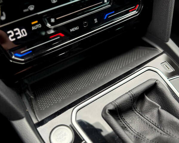 Фольксваген Пассат 2021 у Києві на Automoto.ua Білий Фольксваген Пассат, об'ємом двигуна 2 л та пробігом 107 тис. км за 32450 $, фото 36 на Automoto.ua