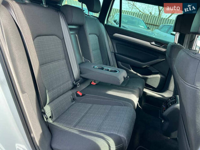 Фольксваген Пассат 2021 в Луцке на Automoto.ua Белый Фольксваген Пассат, объемом двигателя 1.97 л и пробегом 225 тыс. км за 25122 $, фото 26 на Automoto.ua